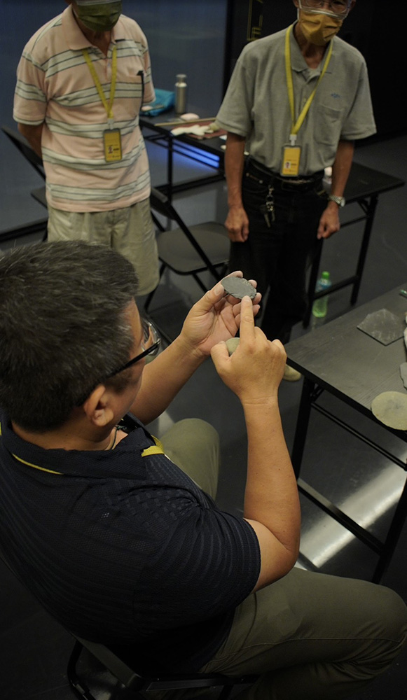 學習認識不同石頭材質。