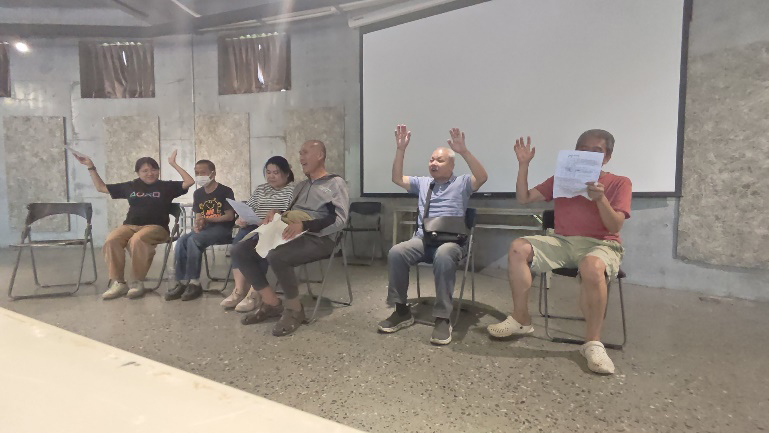 明盲廣播劇公演前共同排練。