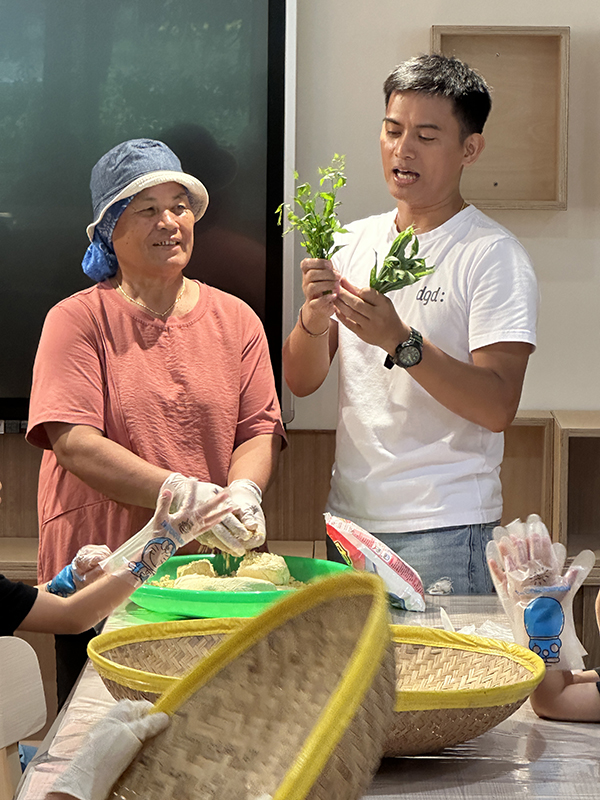 認識部落該季節的可食野菜、製作排灣魯凱族傳統飲食binilawi。