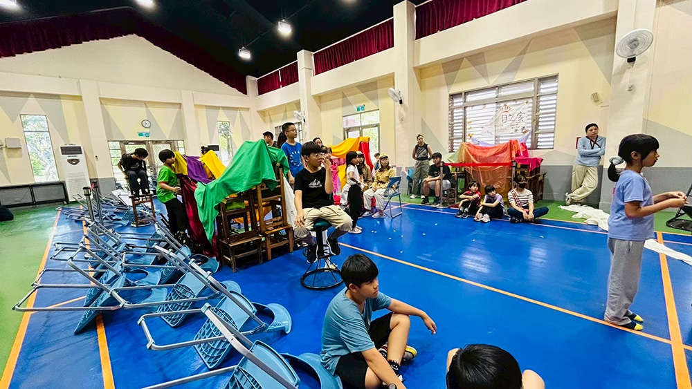 過程戲劇營隊在與所有參與者的來回互動當中，來到我們一起願意前進下去的地方（林頌恩攝）。