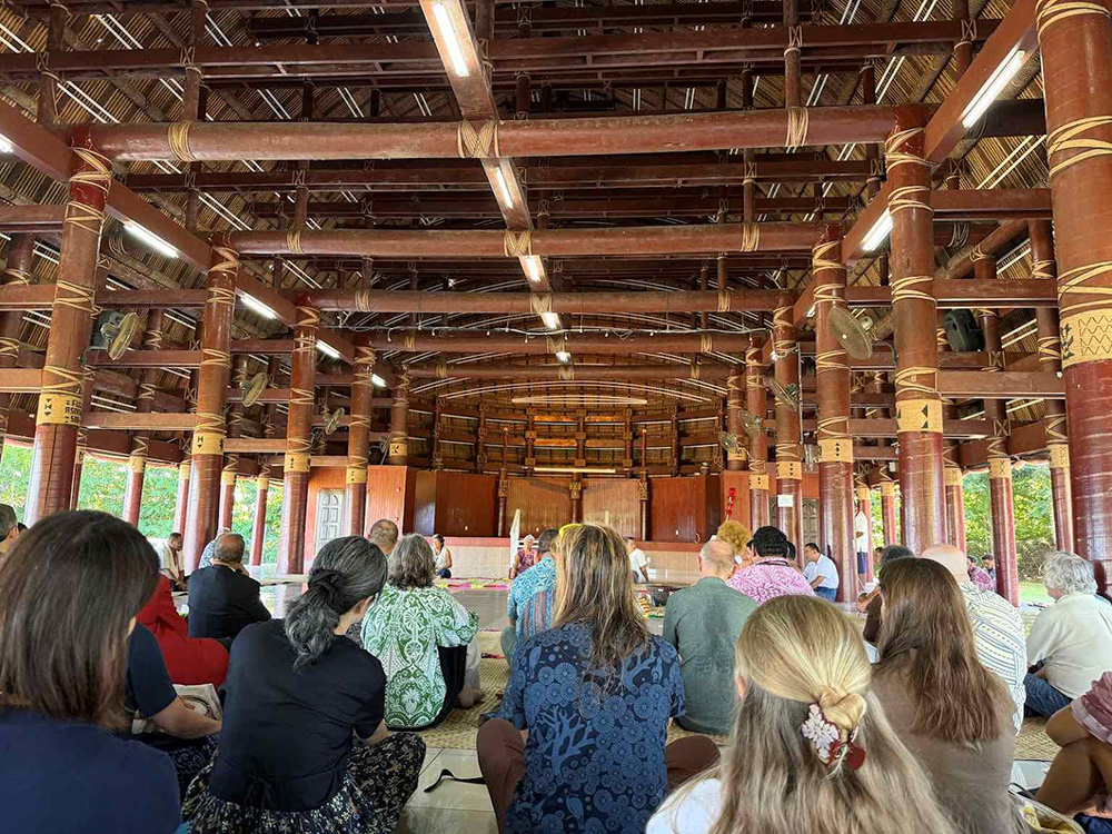 PHA 2025開幕儀式，大家席地而坐，並須尊重當地服儀規範。