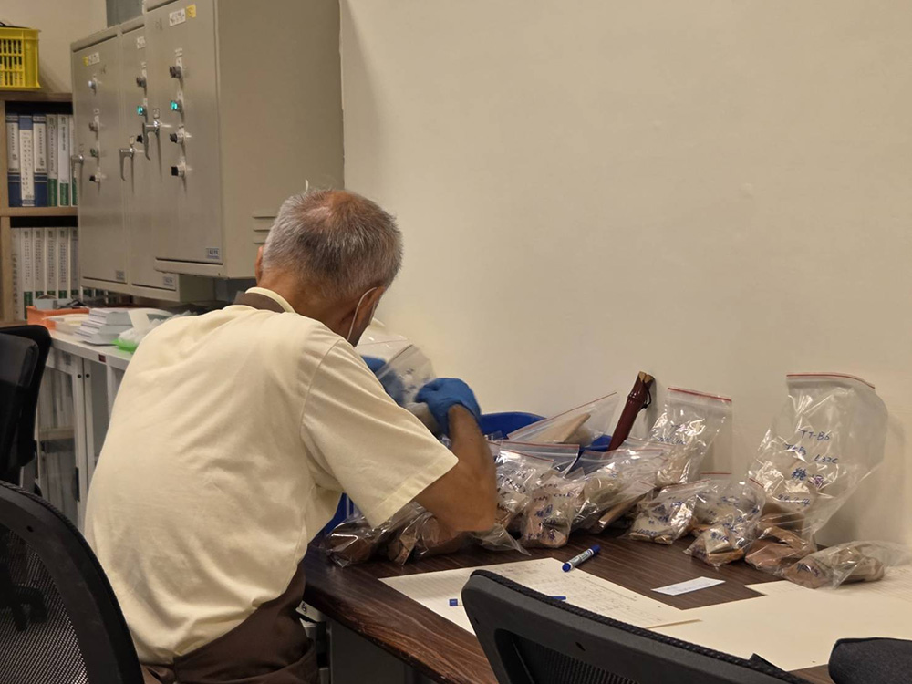 登錄中的志工源斌大哥。