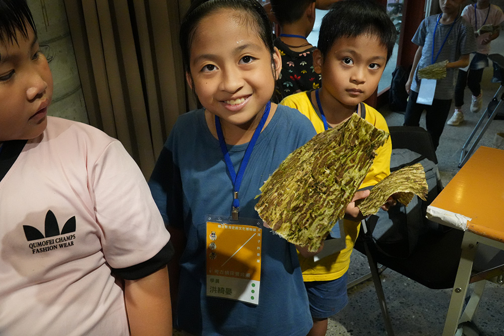 敲製樹皮布體驗讓大家露出充滿成就感的笑容。