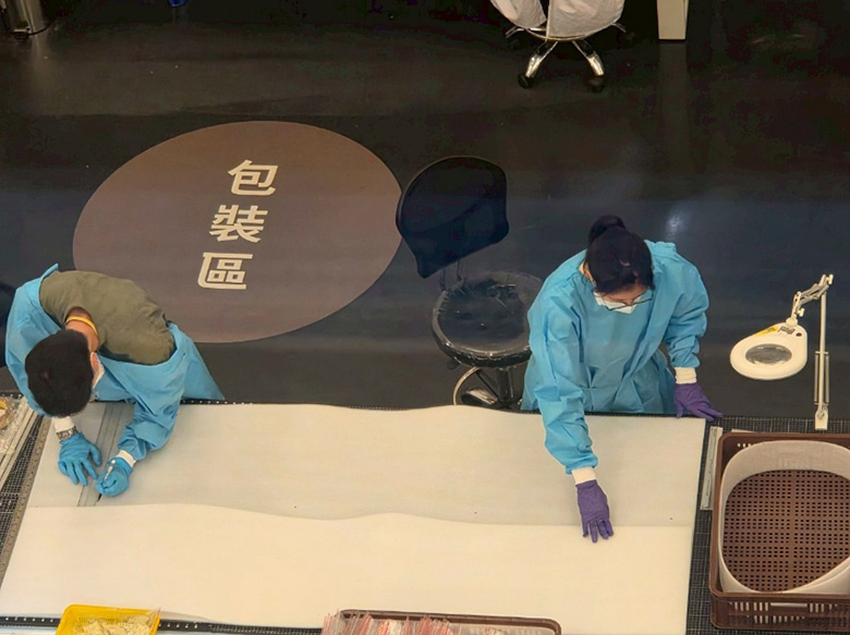 精細計算切割無酸泡棉。
