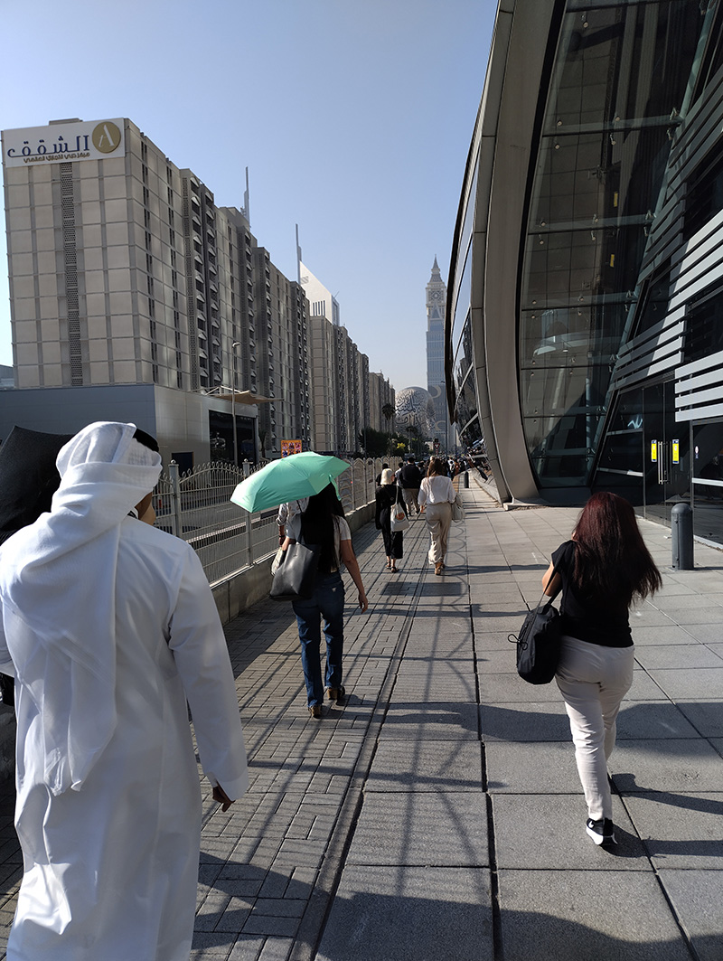 會議地點鄰近捷運站，走路約3分鐘可抵達。