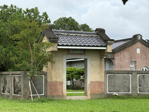 「國本農場」位於遺址公園的東南角，鄰近考古現場。