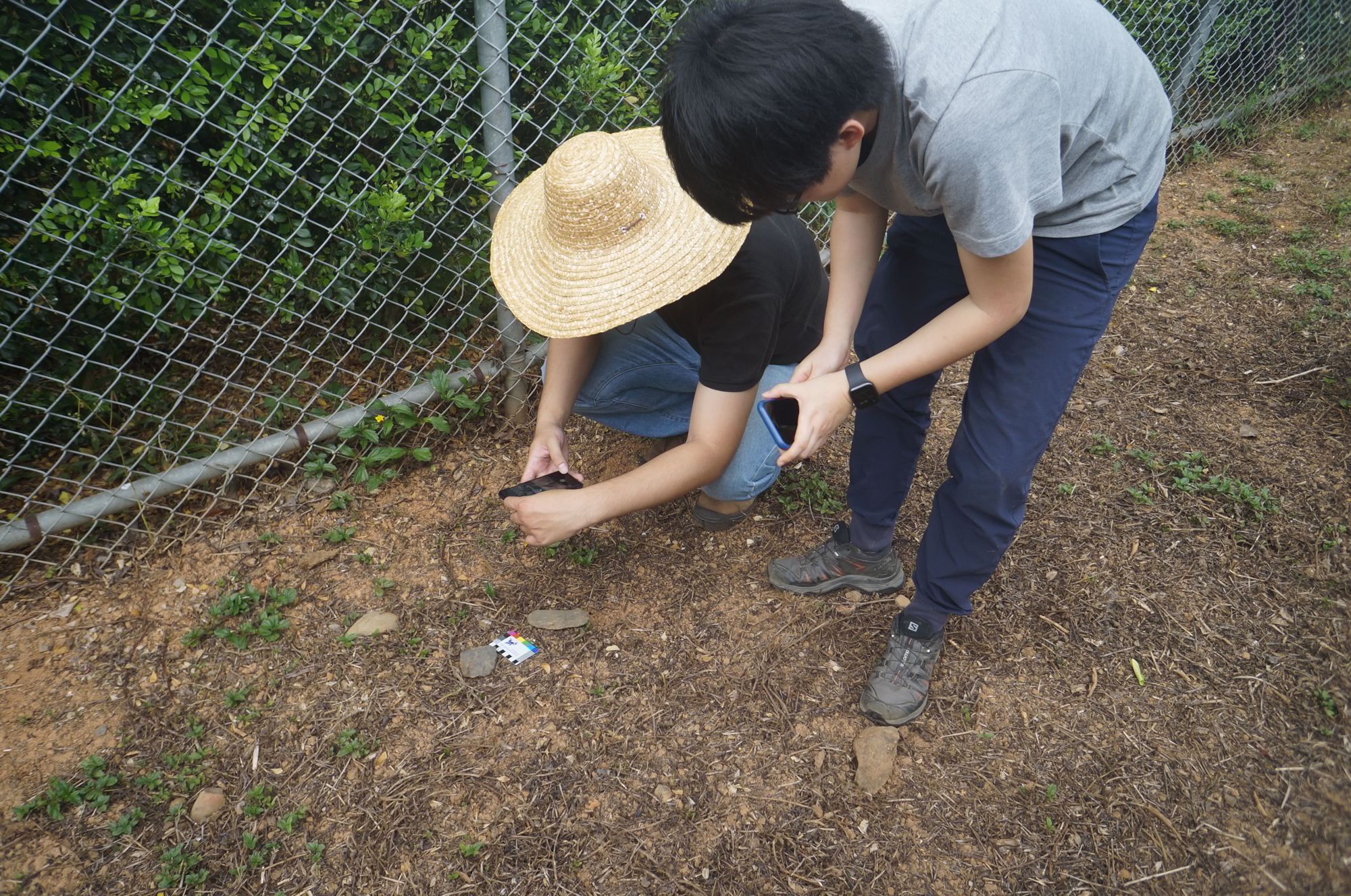 發現考古遺留時進行定位及搭配比例尺拍拍照記錄示意圖
